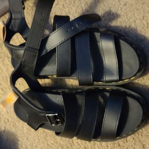 NWOT Doc Marten Fisherman Sandals